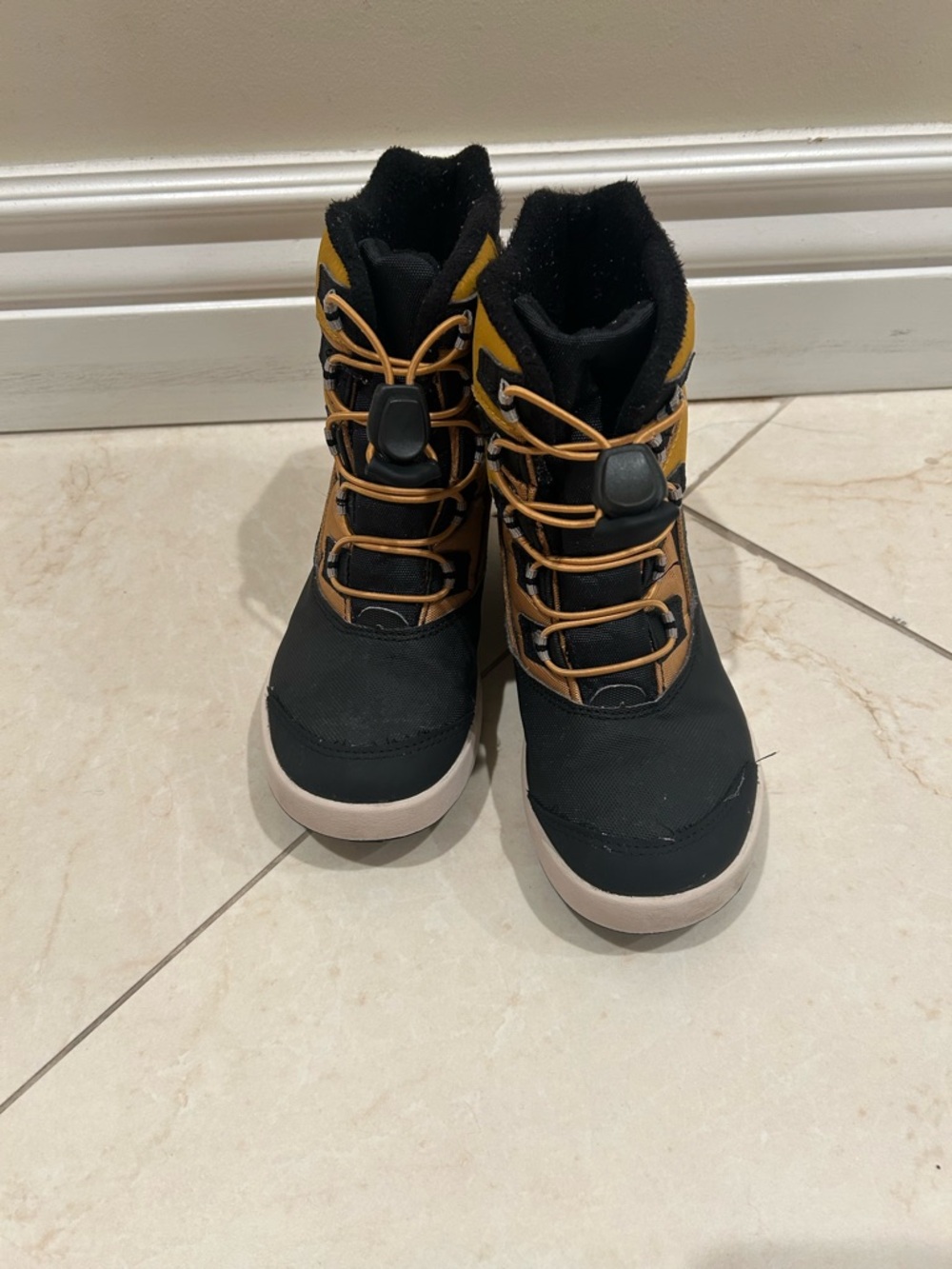 Merrell Snow Bank 3   Kids  Boys Black and Tan Winter Boots Easy Pull Laces Sz 1